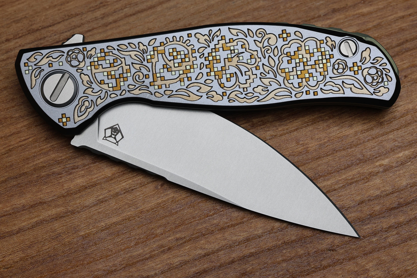 SHIROGOROV KNIVES / TI2 DESIGN COLLABORATION BLACK HULA "BRONZE PIXELATED FLOWER" F95 - M390 BLADE - TITANIUM HANDLE - MRBS