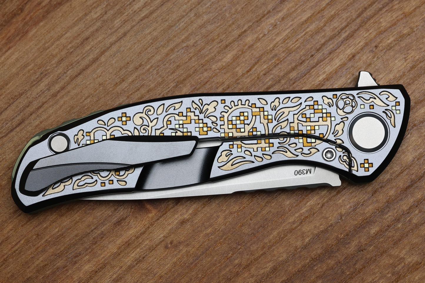 SHIROGOROV KNIVES / TI2 DESIGN COLLABORATION BLACK HULA "BRONZE PIXELATED FLOWER" F95 - M390 BLADE - TITANIUM HANDLE - MRBS