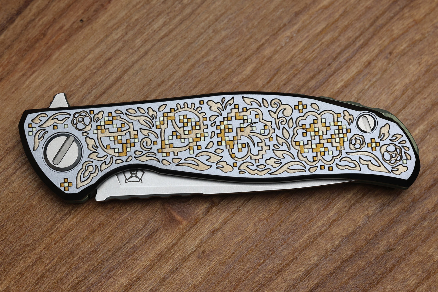 SHIROGOROV KNIVES / TI2 DESIGN COLLABORATION BLACK HULA "BRONZE PIXELATED FLOWER" F95 - M390 BLADE - TITANIUM HANDLE - MRBS