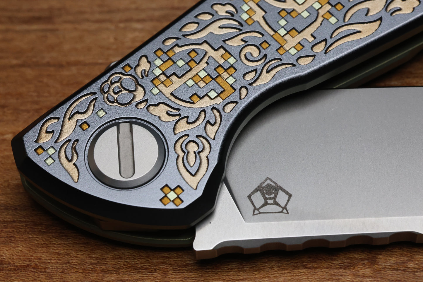 SHIROGOROV KNIVES / TI2 DESIGN COLLABORATION BLACK HULA "BRONZE PIXELATED FLOWER" F95 - M390 BLADE - TITANIUM HANDLE - MRBS