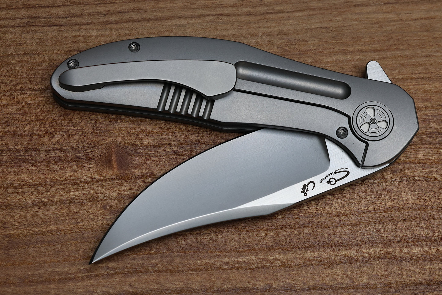 WINGMANEDC TORO – MACH 3 – FROSTED SATIN M390 BLADE – TITANIUM HANDLE