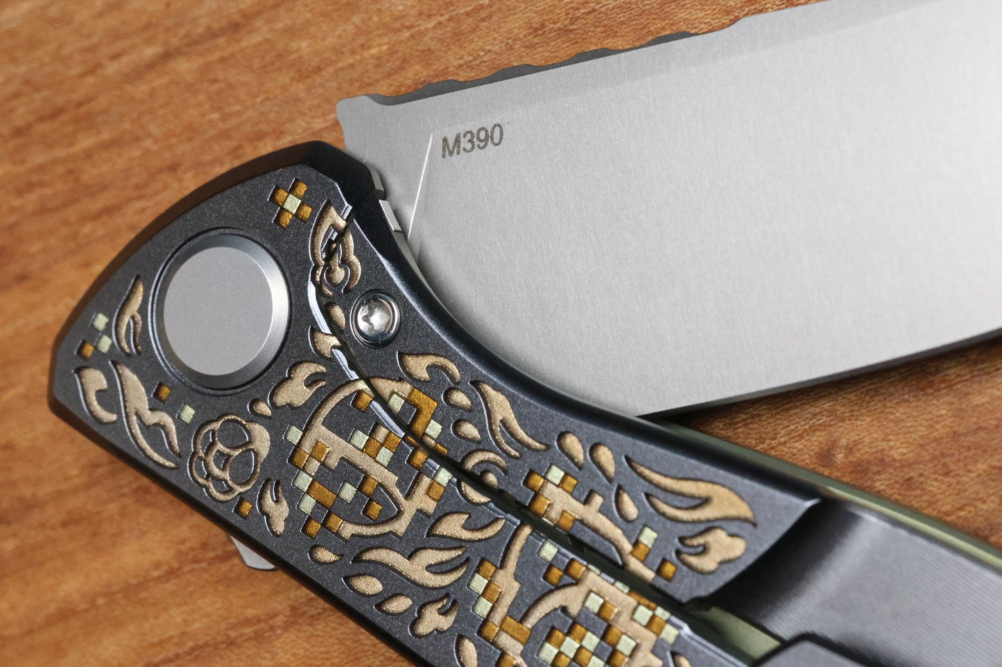 SHIROGOROV KNIVES / TI2 DESIGN COLLABORATION BLACK HULA "BRONZE PIXELATED FLOWER" F95 - M390 BLADE - TITANIUM HANDLE - MRBS