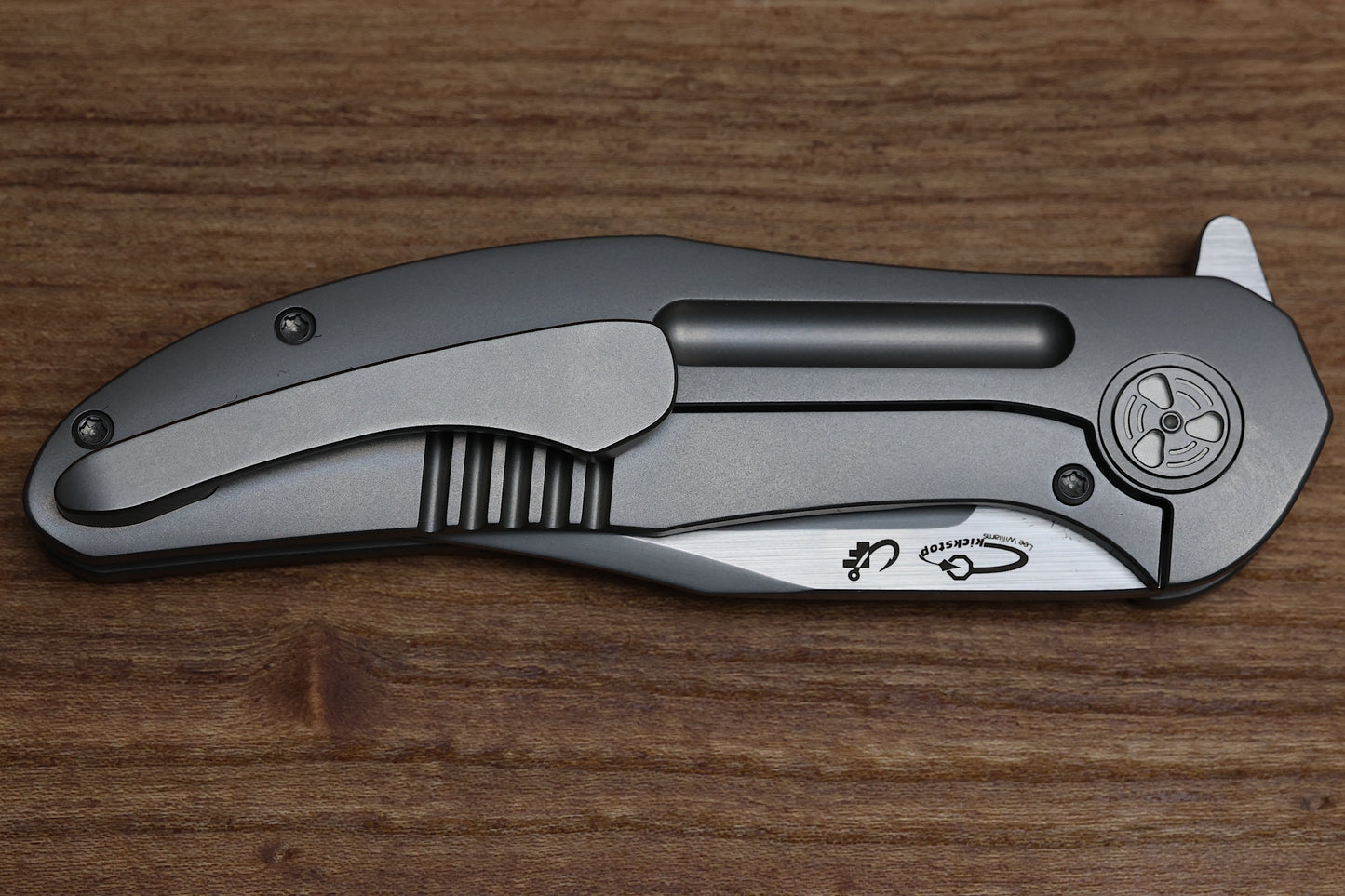 WINGMANEDC TORO – MACH 3 – FROSTED SATIN M390 BLADE – TITANIUM HANDLE