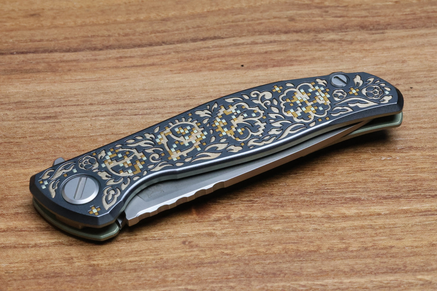 SHIROGOROV KNIVES / TI2 DESIGN COLLABORATION BLACK HULA "BRONZE PIXELATED FLOWER" F95 - M390 BLADE - TITANIUM HANDLE - MRBS