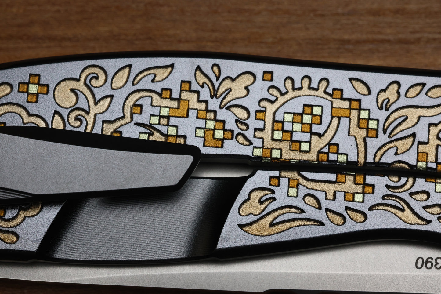 SHIROGOROV KNIVES / TI2 DESIGN COLLABORATION BLACK HULA "BRONZE PIXELATED FLOWER" F95 - M390 BLADE - TITANIUM HANDLE - MRBS