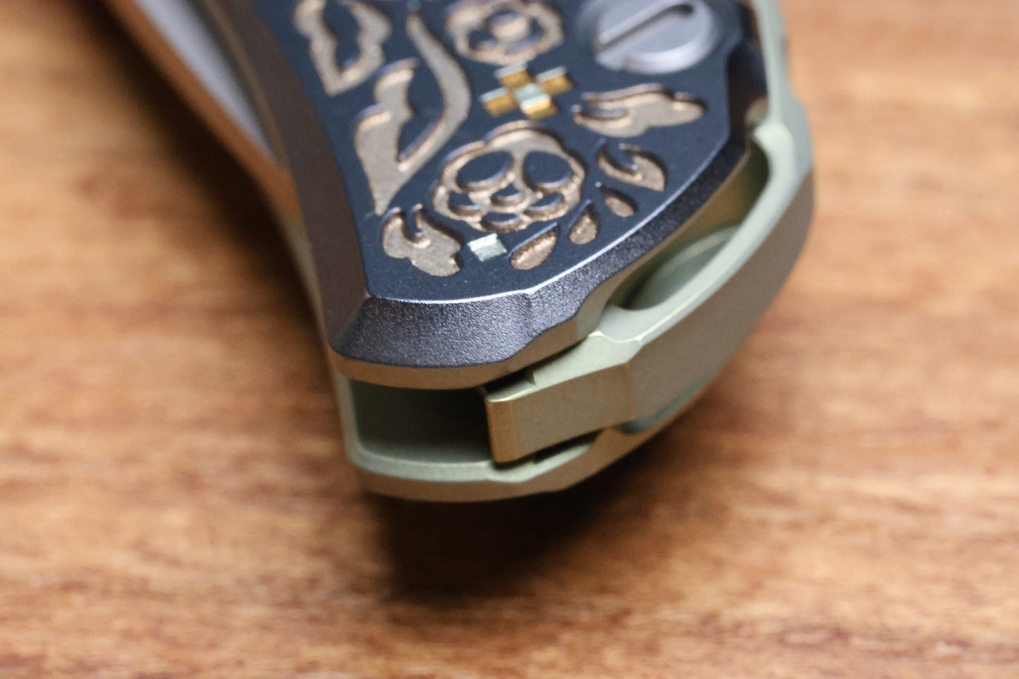 SHIROGOROV KNIVES / TI2 DESIGN COLLABORATION BLACK HULA "BRONZE PIXELATED FLOWER" F95 - M390 BLADE - TITANIUM HANDLE - MRBS