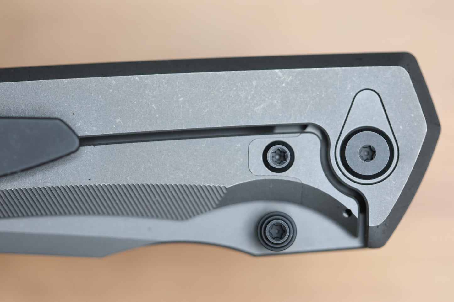 CHAVES KNIVES SAM TRAN ARISON STREET INTEGRAL STONEWASH GREY PVD TITANIUM STONEWASH GREY PVD M390 BLADE