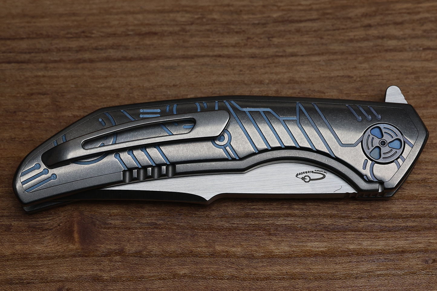 WINGMANEDC FERUS – M390 – INTEGRAL TITANIUM W- BLUE TITANIUM INLAY