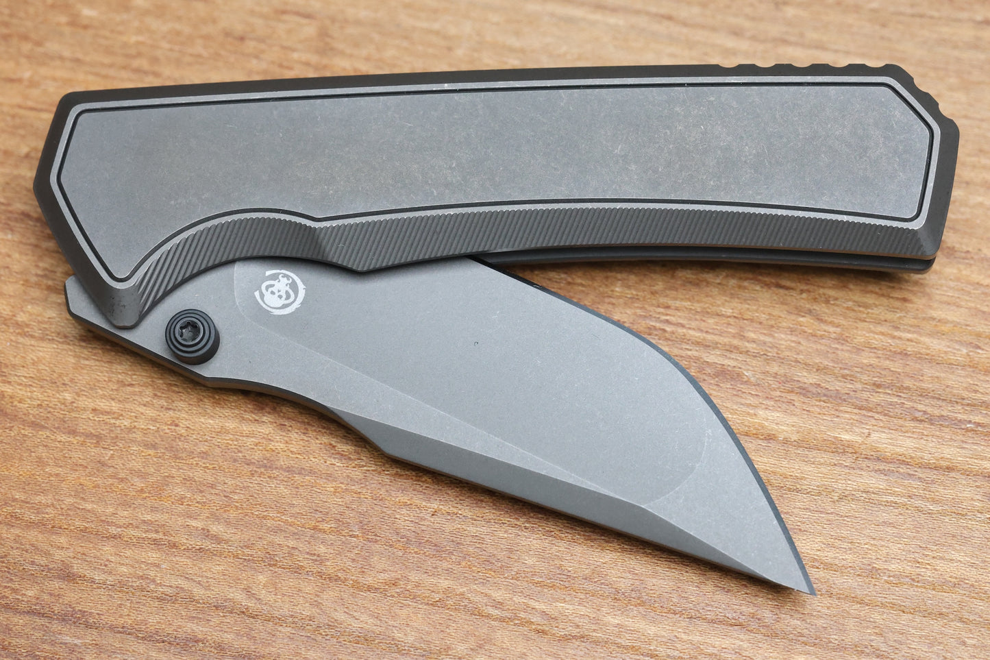 CHAVES KNIVES SAM TRAN ARISON STREET INTEGRAL STONEWASH GREY PVD TITANIUM STONEWASH GREY PVD M390 BLADE