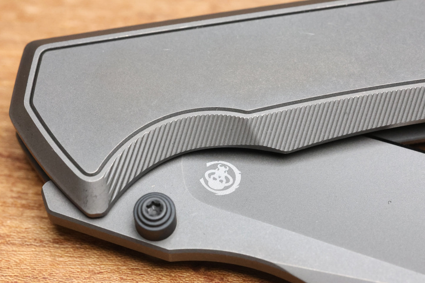CHAVES KNIVES SAM TRAN ARISON STREET INTEGRAL STONEWASH GREY PVD TITANIUM STONEWASH GREY PVD M390 BLADE