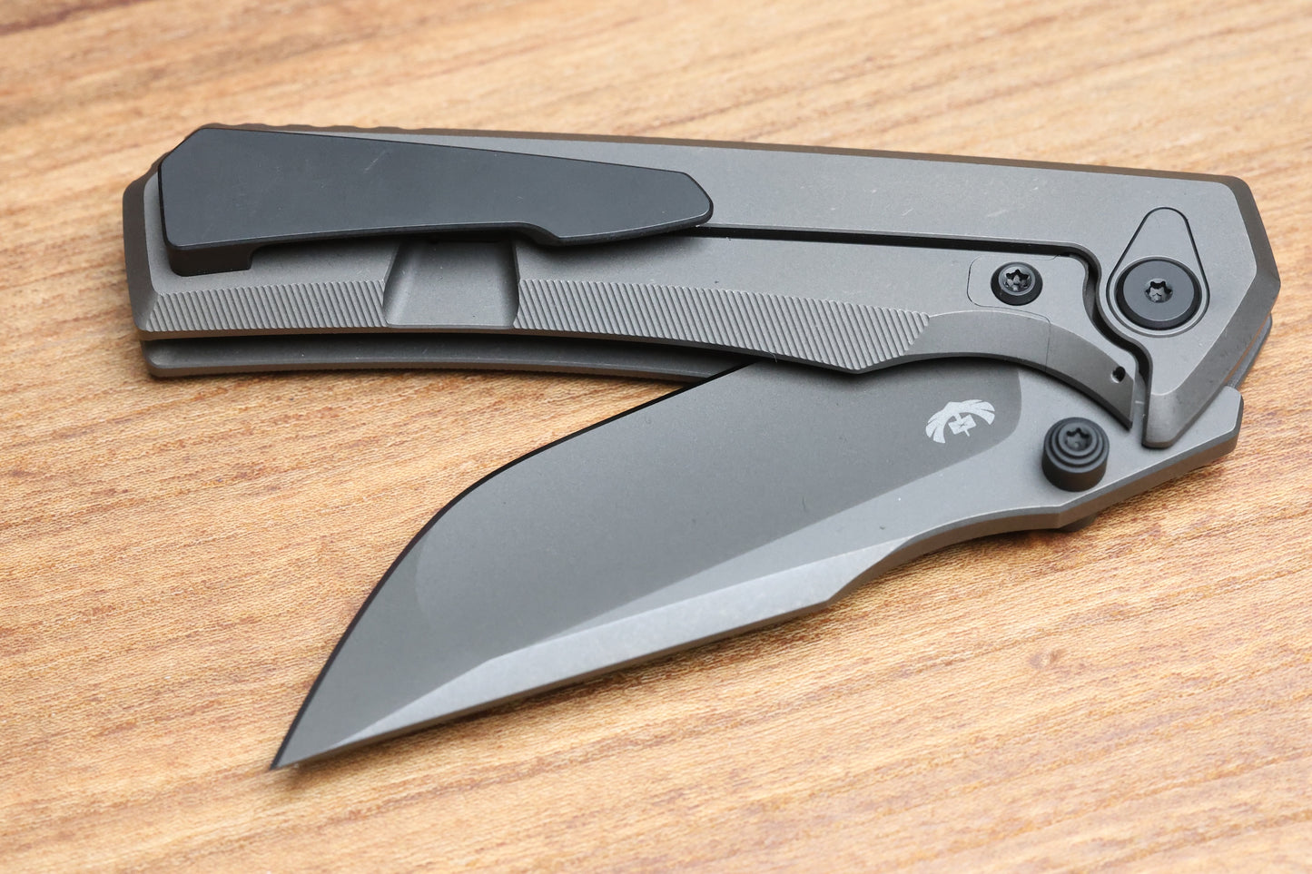 CHAVES KNIVES SAM TRAN ARISON STREET INTEGRAL STONEWASH GREY PVD TITANIUM STONEWASH GREY PVD M390 BLADE