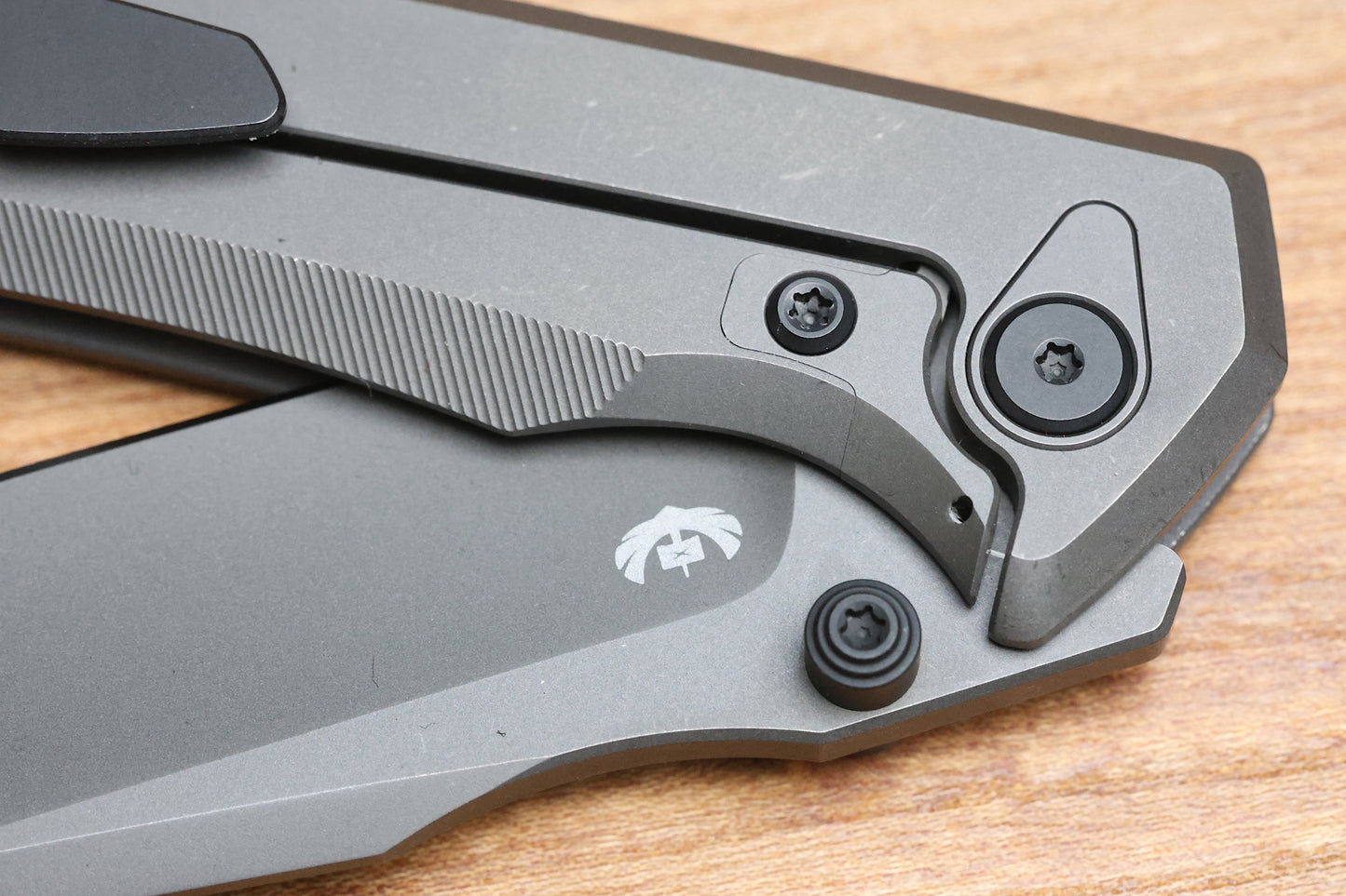 CHAVES KNIVES SAM TRAN ARISON STREET INTEGRAL STONEWASH GREY PVD TITANIUM STONEWASH GREY PVD M390 BLADE