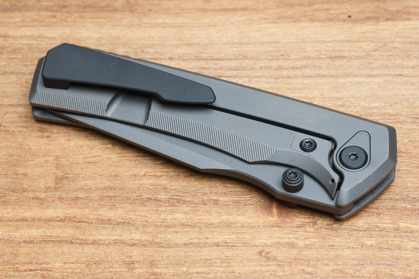 CHAVES KNIVES SAM TRAN ARISON STREET INTEGRAL STONEWASH GREY PVD TITANIUM STONEWASH GREY PVD M390 BLADE