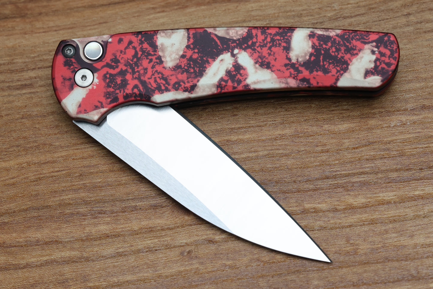 PRO-TECH MALIBU CRIMSON TIGER CAMO HANDLE & SATIN WHARNCLIFFE BLADE 5300-CTC