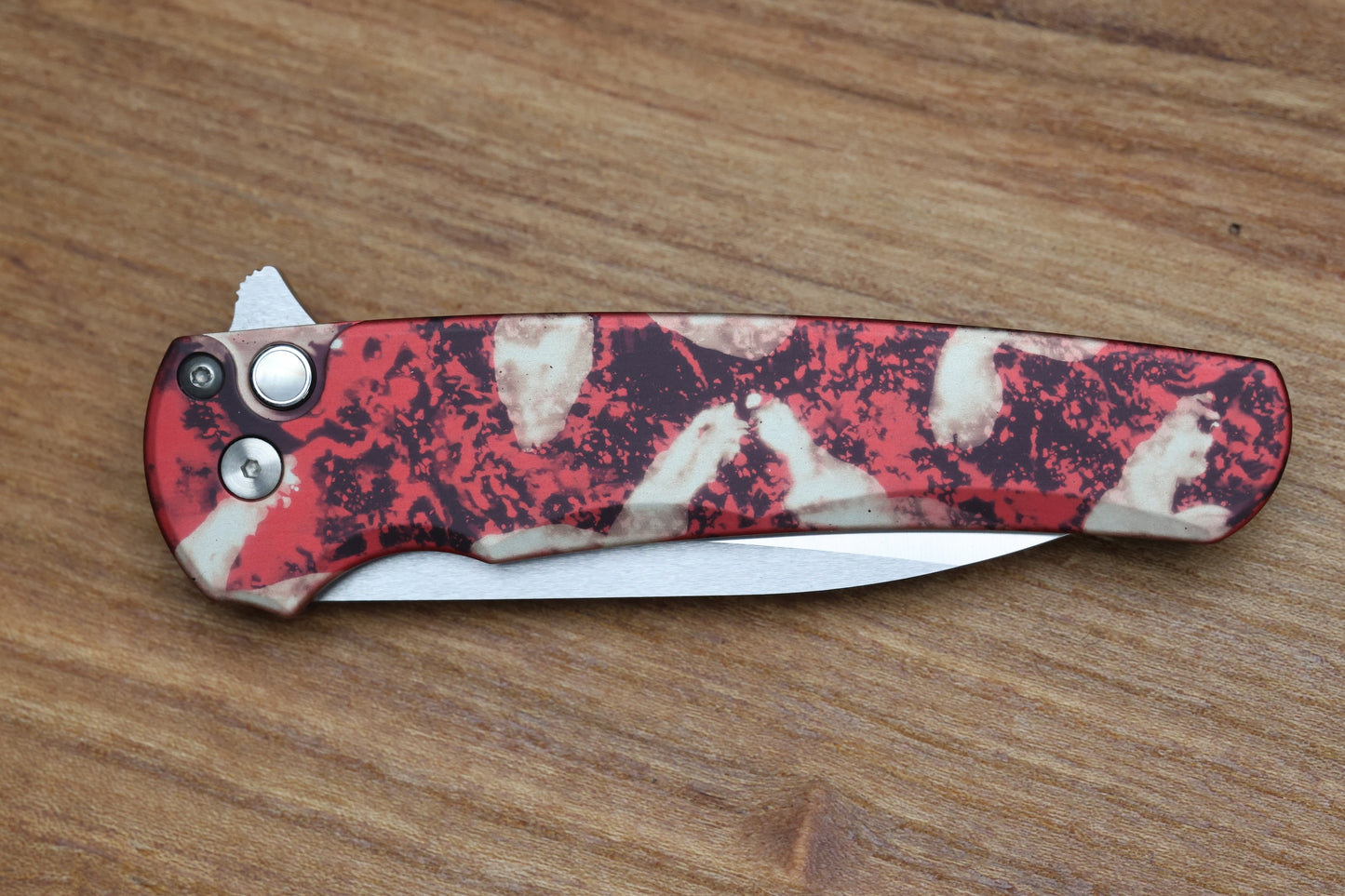 PRO-TECH MALIBU CRIMSON TIGER CAMO HANDLE & SATIN WHARNCLIFFE BLADE 5300-CTC