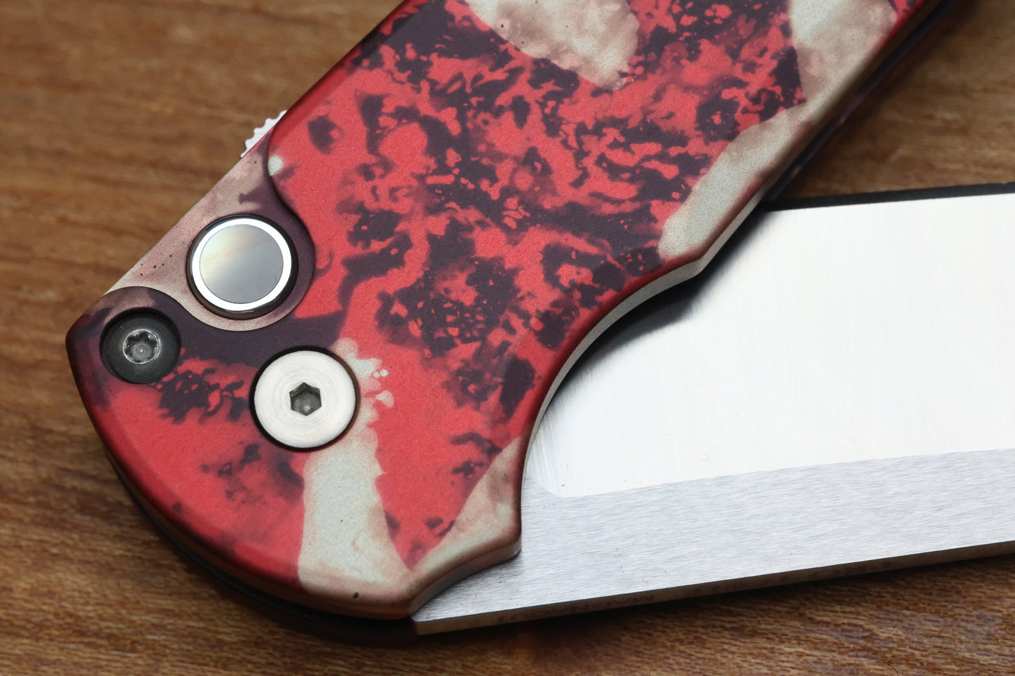 PRO-TECH MALIBU CRIMSON TIGER CAMO HANDLE & SATIN WHARNCLIFFE BLADE 5300-CTC