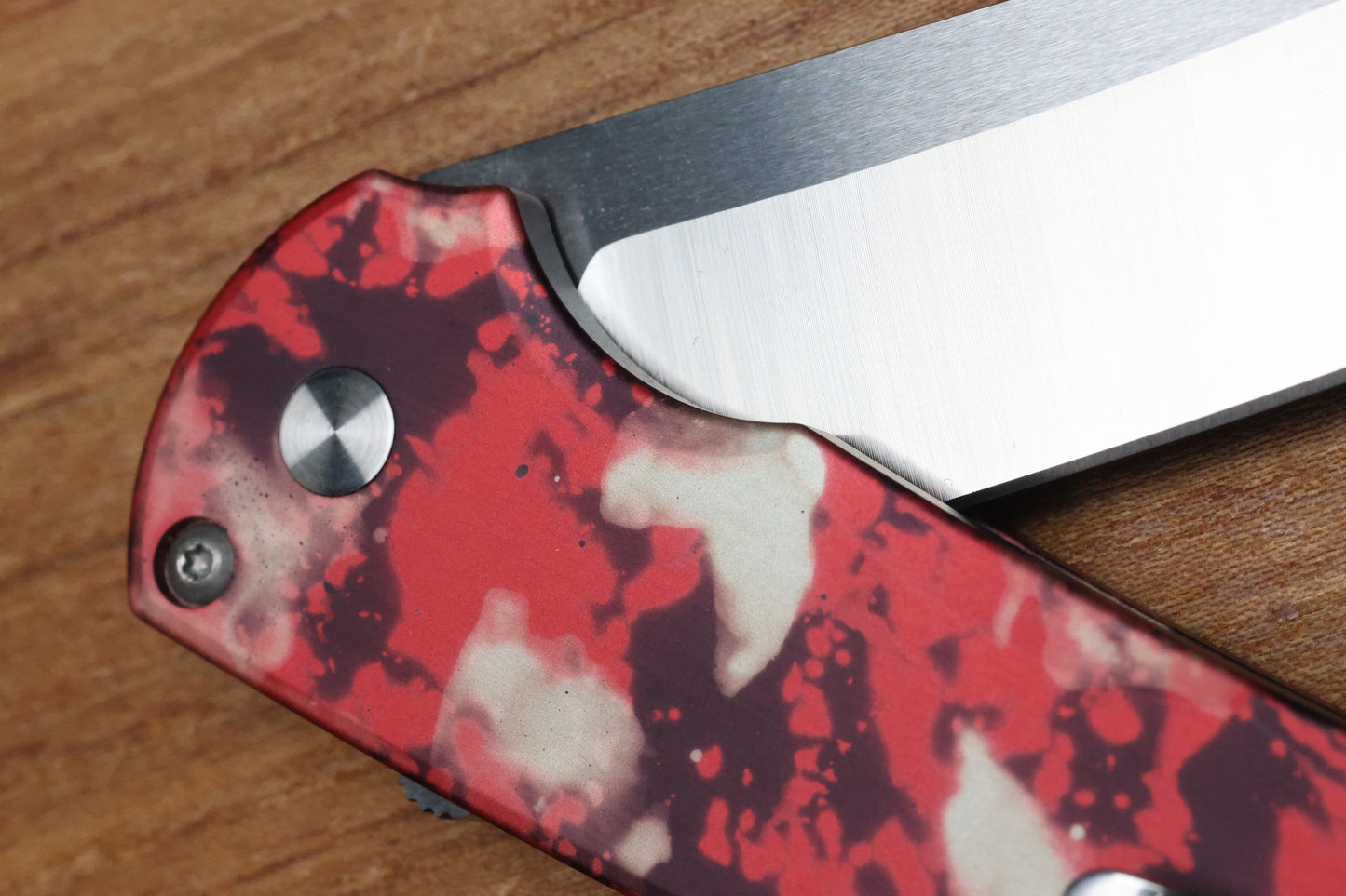 PRO-TECH MALIBU CRIMSON TIGER CAMO HANDLE & SATIN WHARNCLIFFE BLADE 5300-CTC