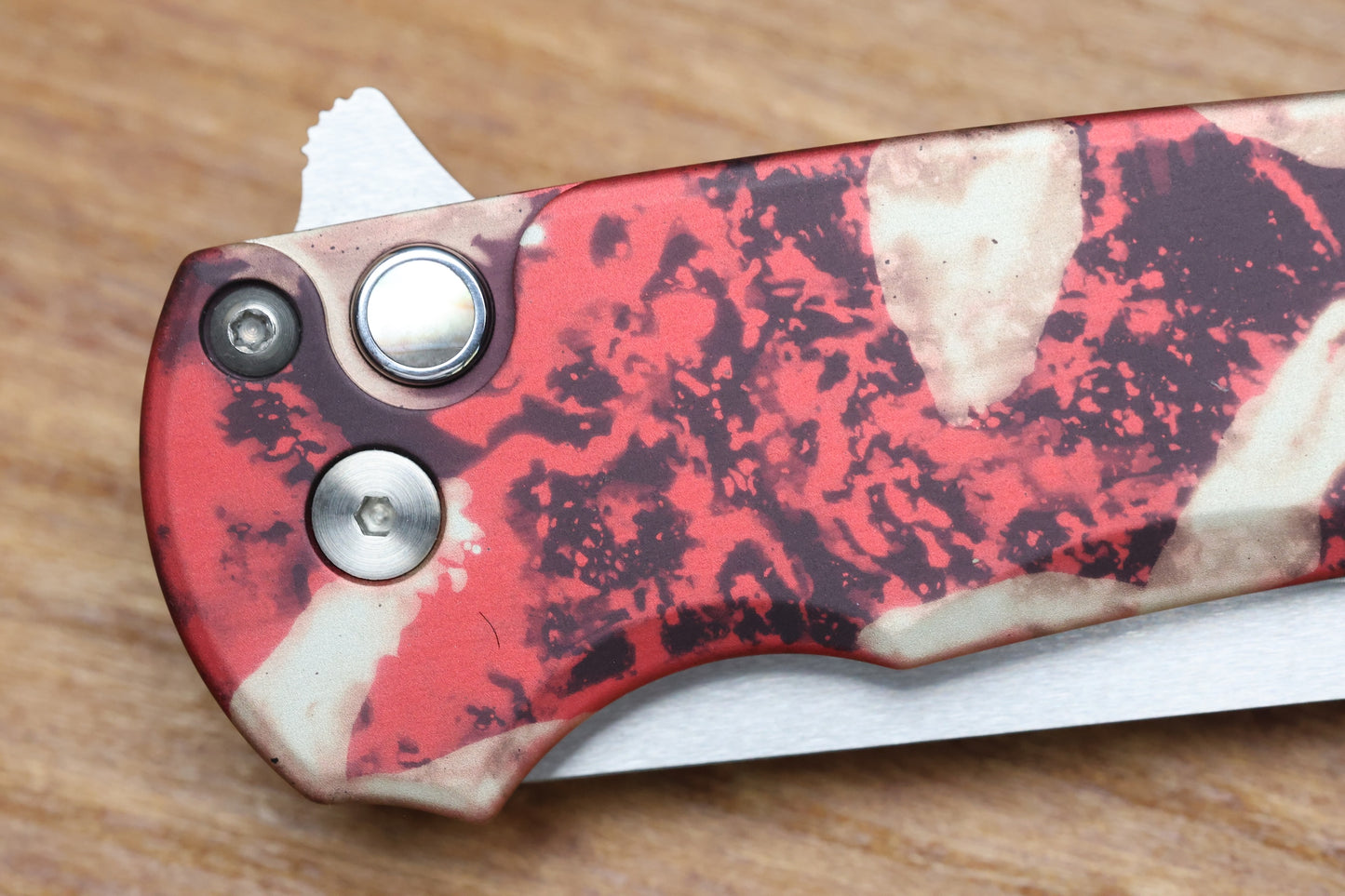 PRO-TECH MALIBU CRIMSON TIGER CAMO HANDLE & SATIN WHARNCLIFFE BLADE 5300-CTC