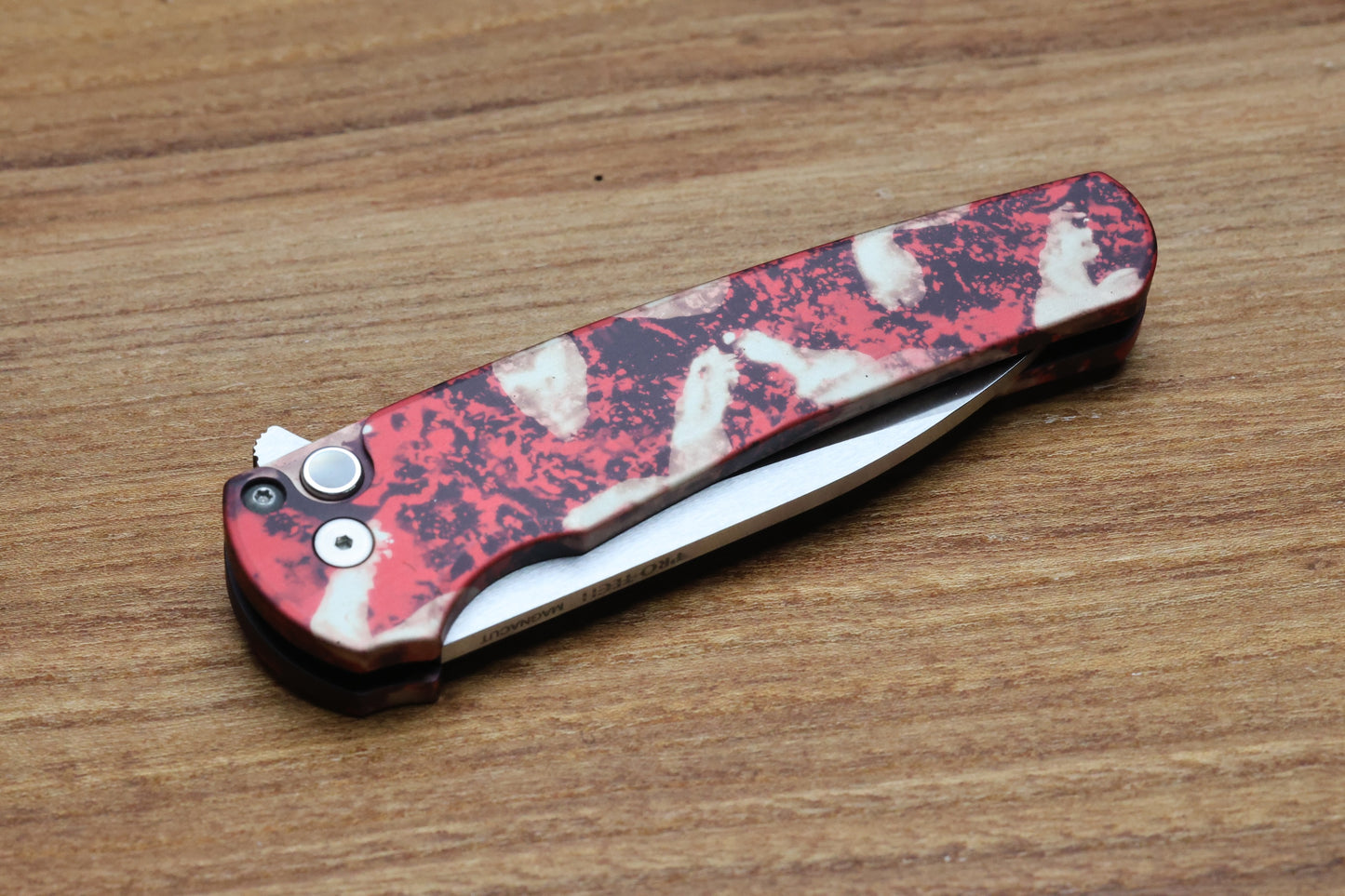 PRO-TECH MALIBU CRIMSON TIGER CAMO HANDLE & SATIN WHARNCLIFFE BLADE 5300-CTC