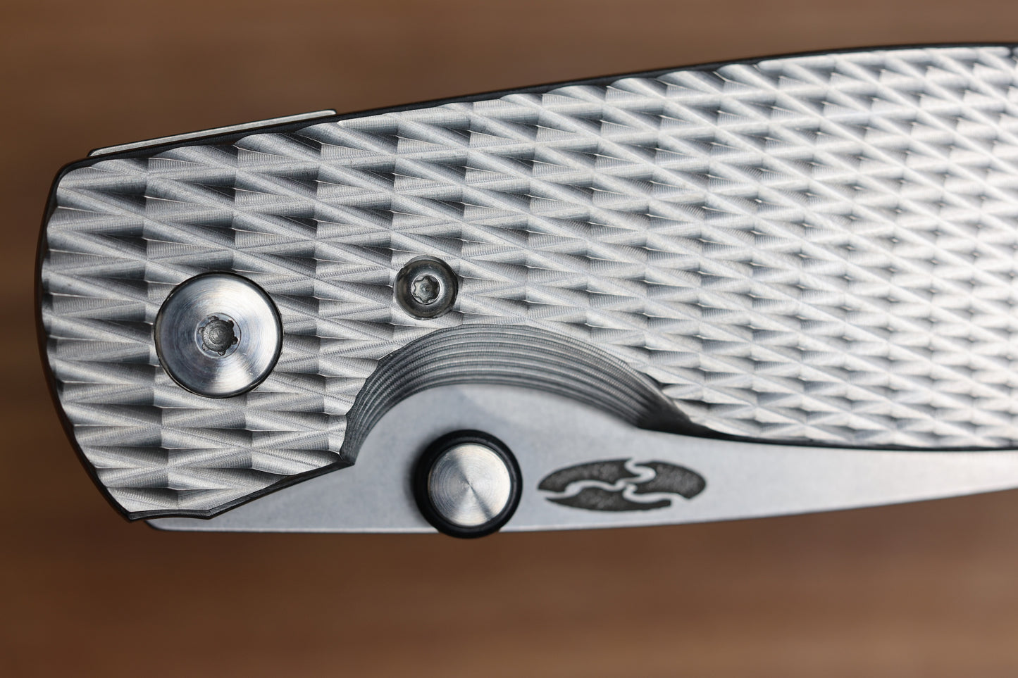 THREE RIVERS MANUFACTURING ATOM LIZARD SKIN TITANIUM 3.5" DROP POINT MAGNACUT