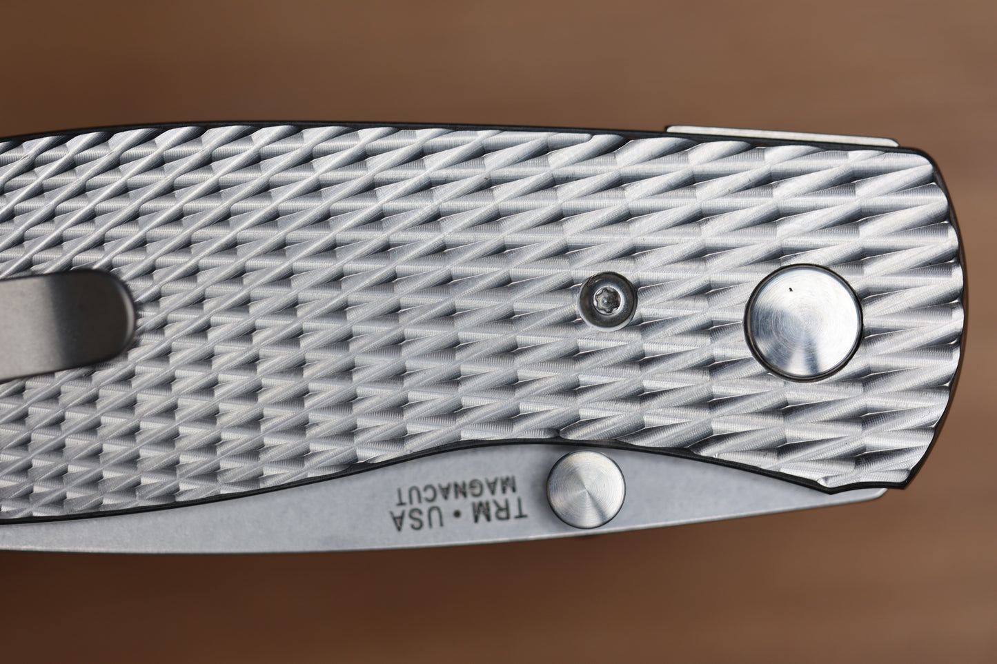 THREE RIVERS MANUFACTURING ATOM LIZARD SKIN TITANIUM 3.5" DROP POINT MAGNACUT