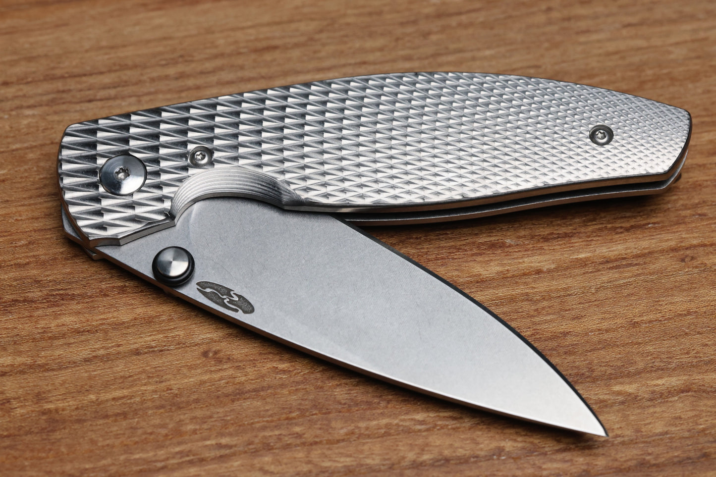 THREE RIVERS MANUFACTURING ATOM LIZARD SKIN TITANIUM 3.5" DROP POINT MAGNACUT