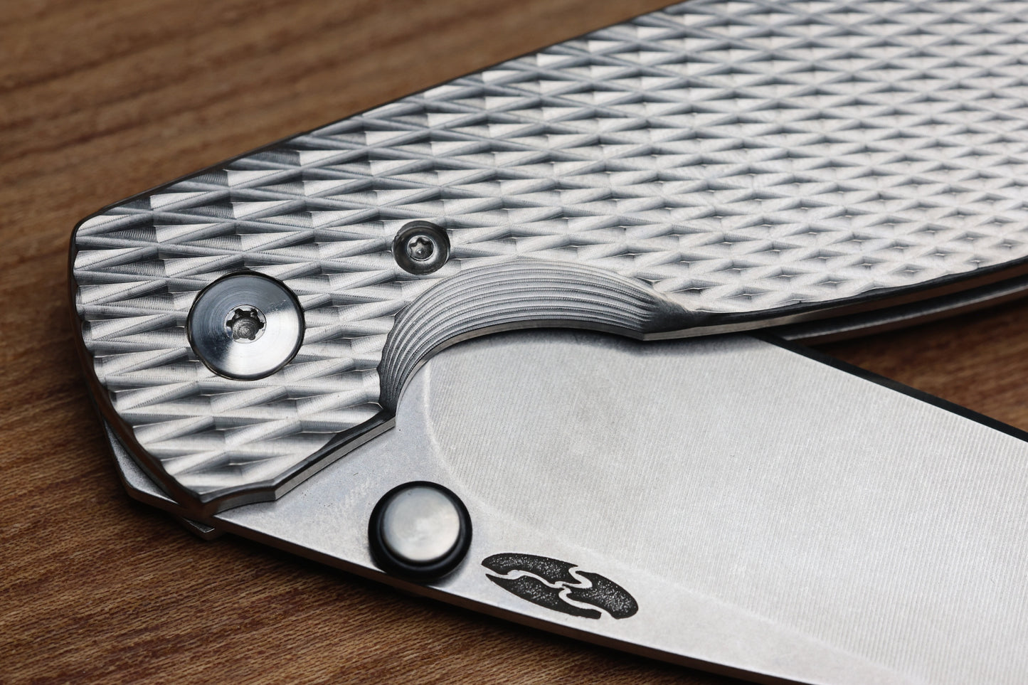 THREE RIVERS MANUFACTURING ATOM LIZARD SKIN TITANIUM 3.5" DROP POINT MAGNACUT