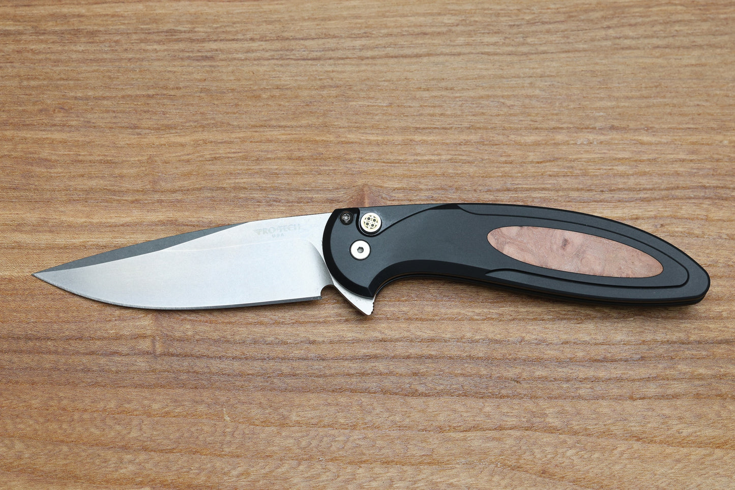PRO-TECH CAMBRIA MANUAL BLACK ALUMINUM HANDLES W/ MAPLE BURL INLAY & STONEWASH MAGNACUT BSW25.CAMBRIA.1 PROTOTYPE