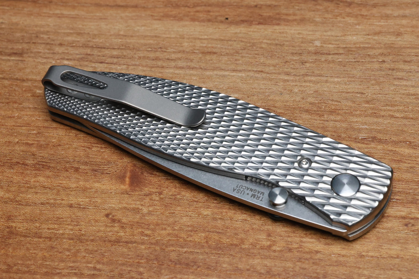 THREE RIVERS MANUFACTURING ATOM LIZARD SKIN TITANIUM 3.5" DROP POINT MAGNACUT