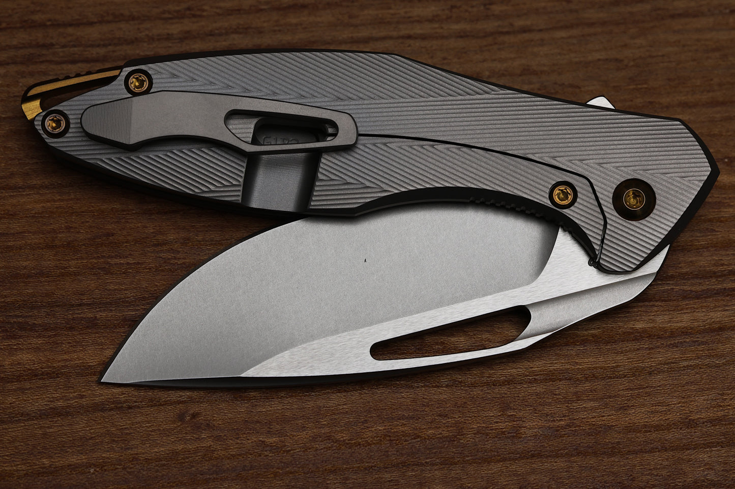 KOENIG MINI ARIUS - PATTERNED - TITANIUM HANDLE - M390 BLADE