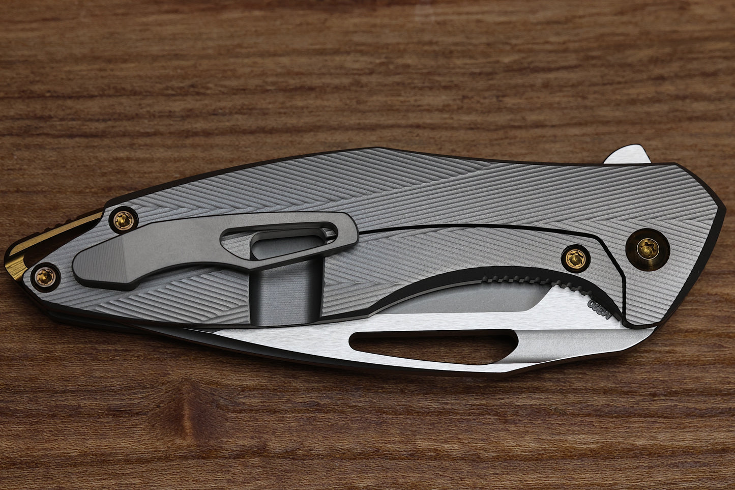 KOENIG MINI ARIUS - PATTERNED - TITANIUM HANDLE - M390 BLADE