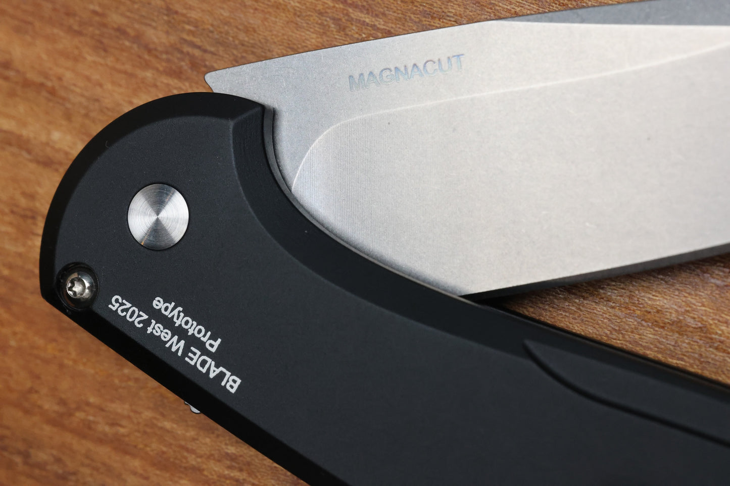 PRO-TECH CAMBRIA MANUAL BLACK ALUMINUM HANDLES W/ MAPLE BURL INLAY & STONEWASH MAGNACUT BSW25.CAMBRIA.1 PROTOTYPE