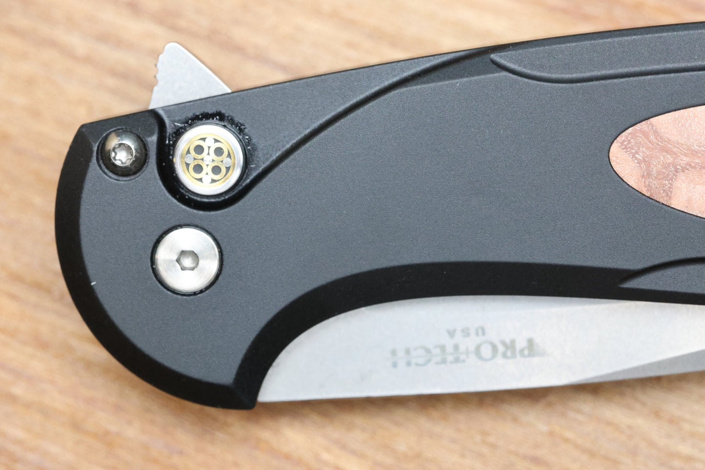 PRO-TECH CAMBRIA MANUAL BLACK ALUMINUM HANDLES W/ MAPLE BURL INLAY & STONEWASH MAGNACUT BSW25.CAMBRIA.1 PROTOTYPE