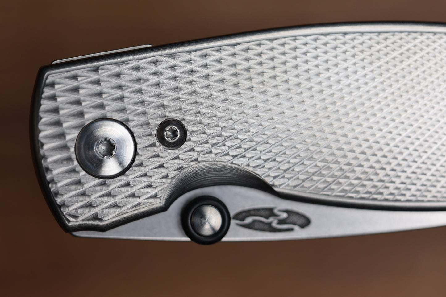 THREE RIVERS MANUFACTURING NEUTRON 2 LIZARD SKIN TITANIUM 3" MAGNACUT