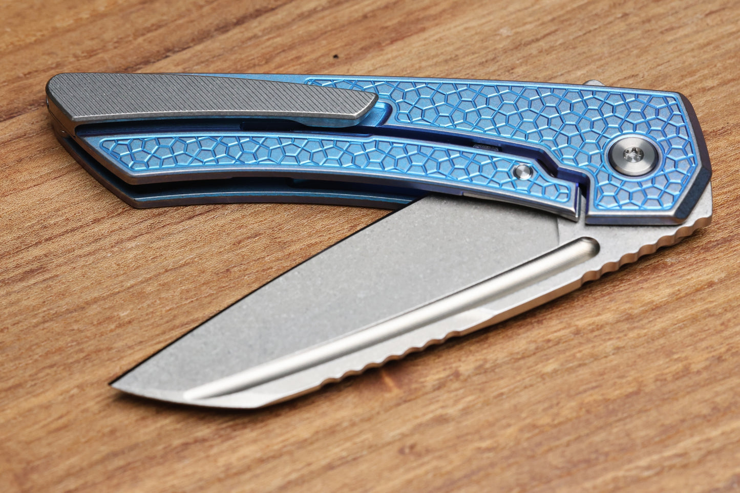 MACHINEWISE MOJAVE #1392 MILLED PATTERN BLUE ANO TITANIUM AND S90V BLADE