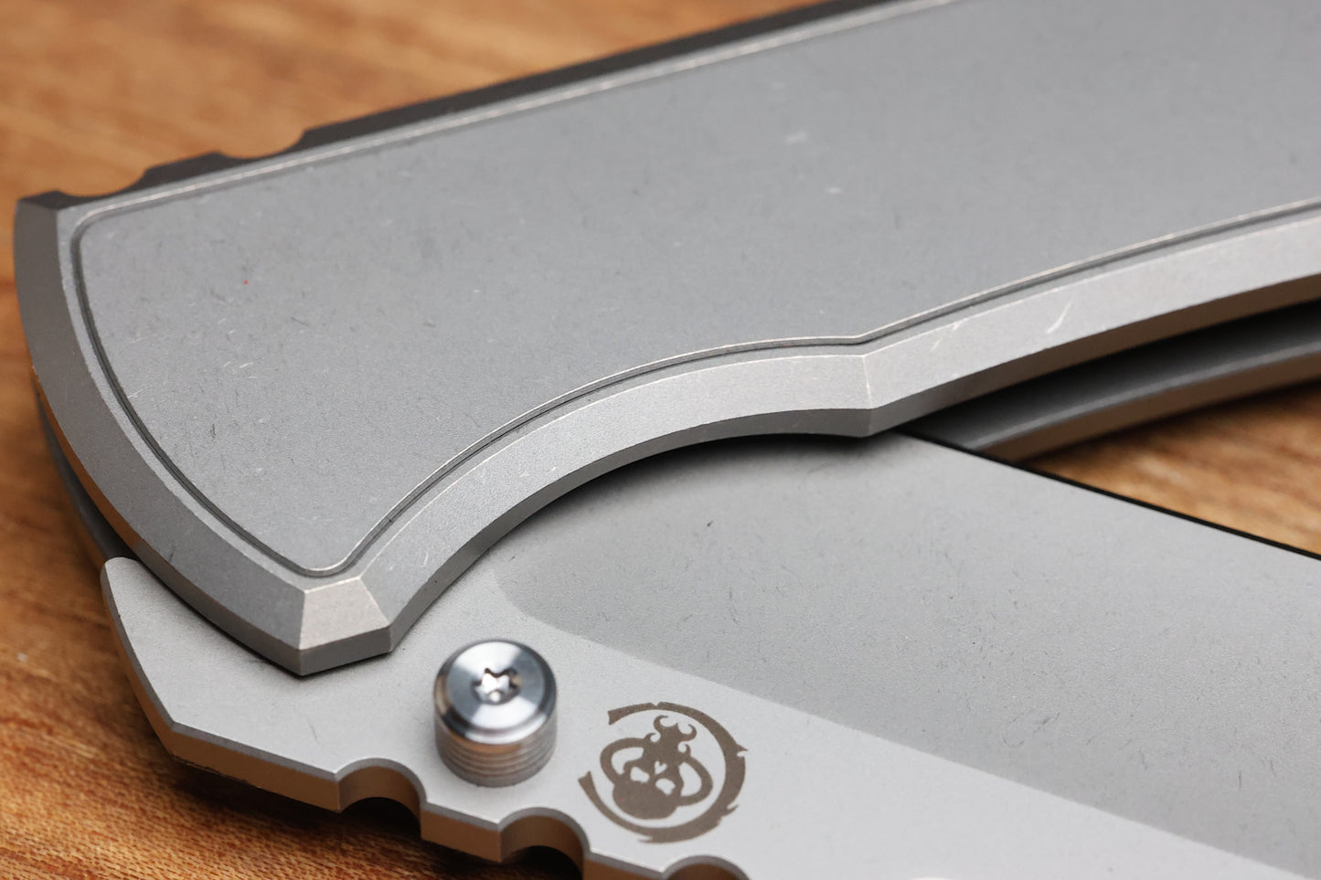 CHAVES INTEGRAL REDENCION 229 SW SMOOTH TITANIUM MAGNETIC INLAY SW DROP POINT