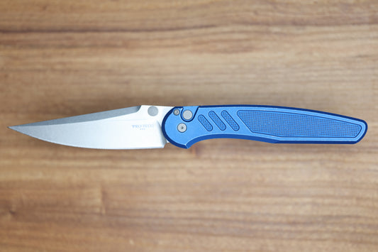 PRO-TECH AVALON PEACE NEIGHBOR W/ BATTLEWORN KNURLED BLUE ALUMINUM HANDLE & MAGNACUT PN1101-BW BLUE