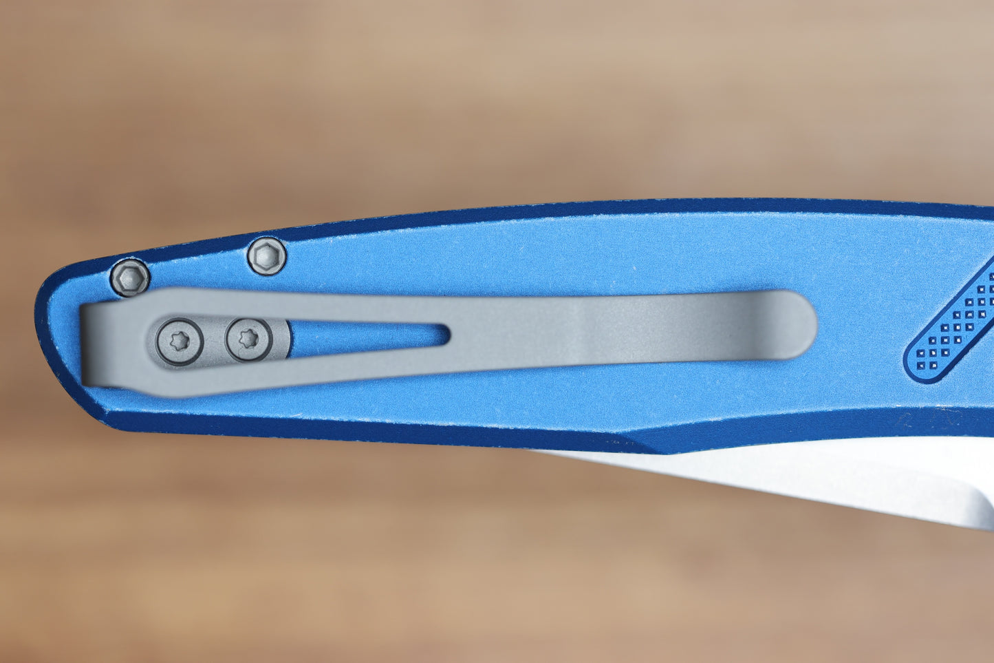 PRO-TECH AVALON PEACE NEIGHBOR W/ BATTLEWORN KNURLED BLUE ALUMINUM HANDLE & MAGNACUT PN1101-BW BLUE