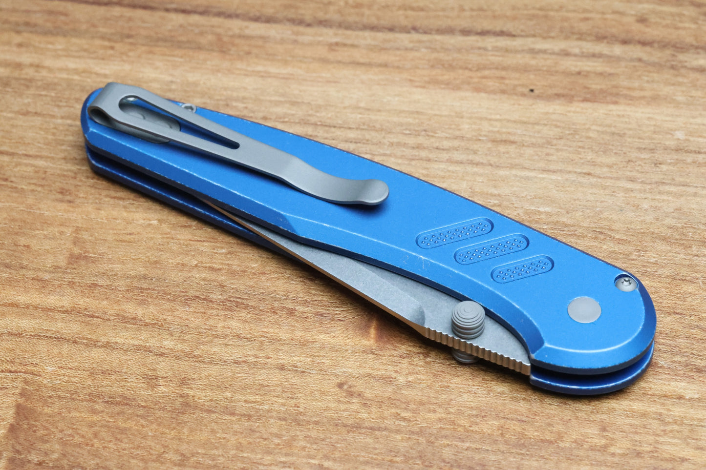 PRO-TECH AVALON PEACE NEIGHBOR W/ BATTLEWORN KNURLED BLUE ALUMINUM HANDLE & MAGNACUT PN1101-BW BLUE