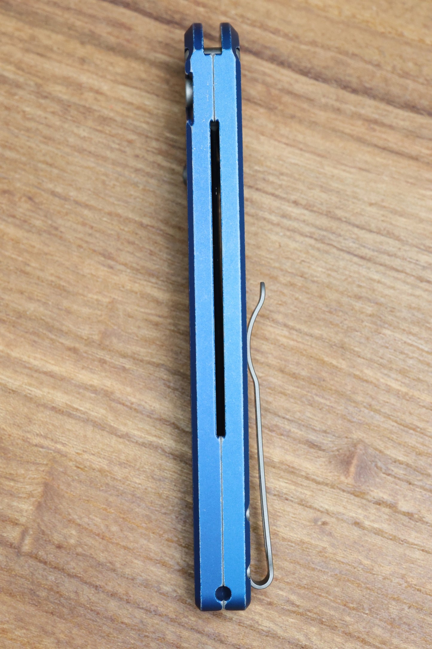 PRO-TECH AVALON PEACE NEIGHBOR W/ BATTLEWORN KNURLED BLUE ALUMINUM HANDLE & MAGNACUT PN1101-BW BLUE