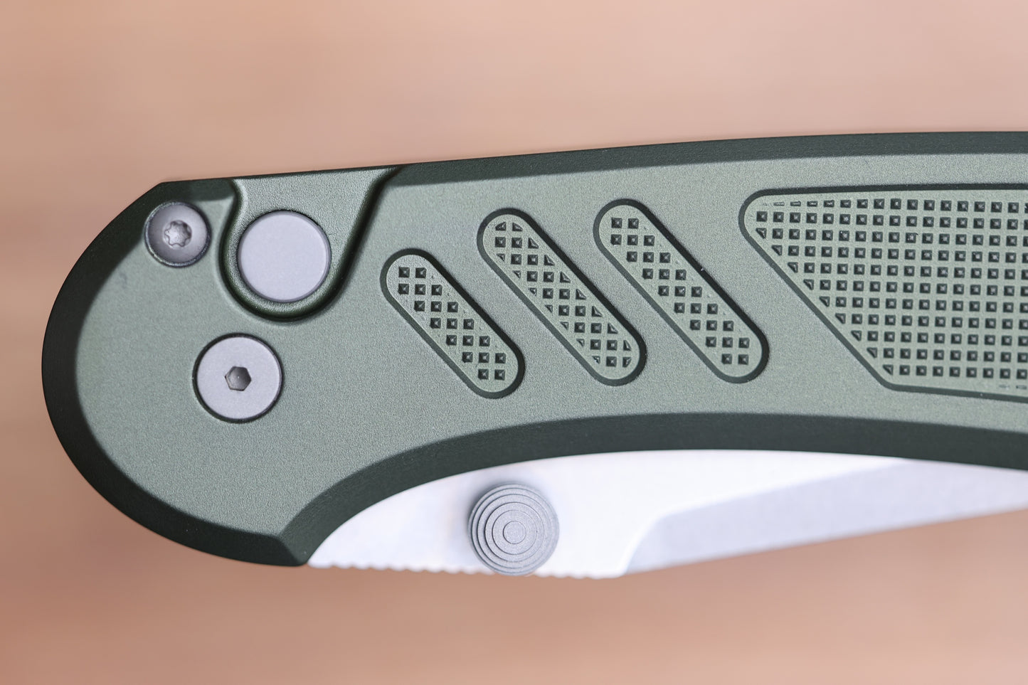 PRO-TECH AVALON PEACE NEIGHBOR W/ KNURLED GREEN ALUMINUM HANDLE & MAGNACUT PN1101-GREEN