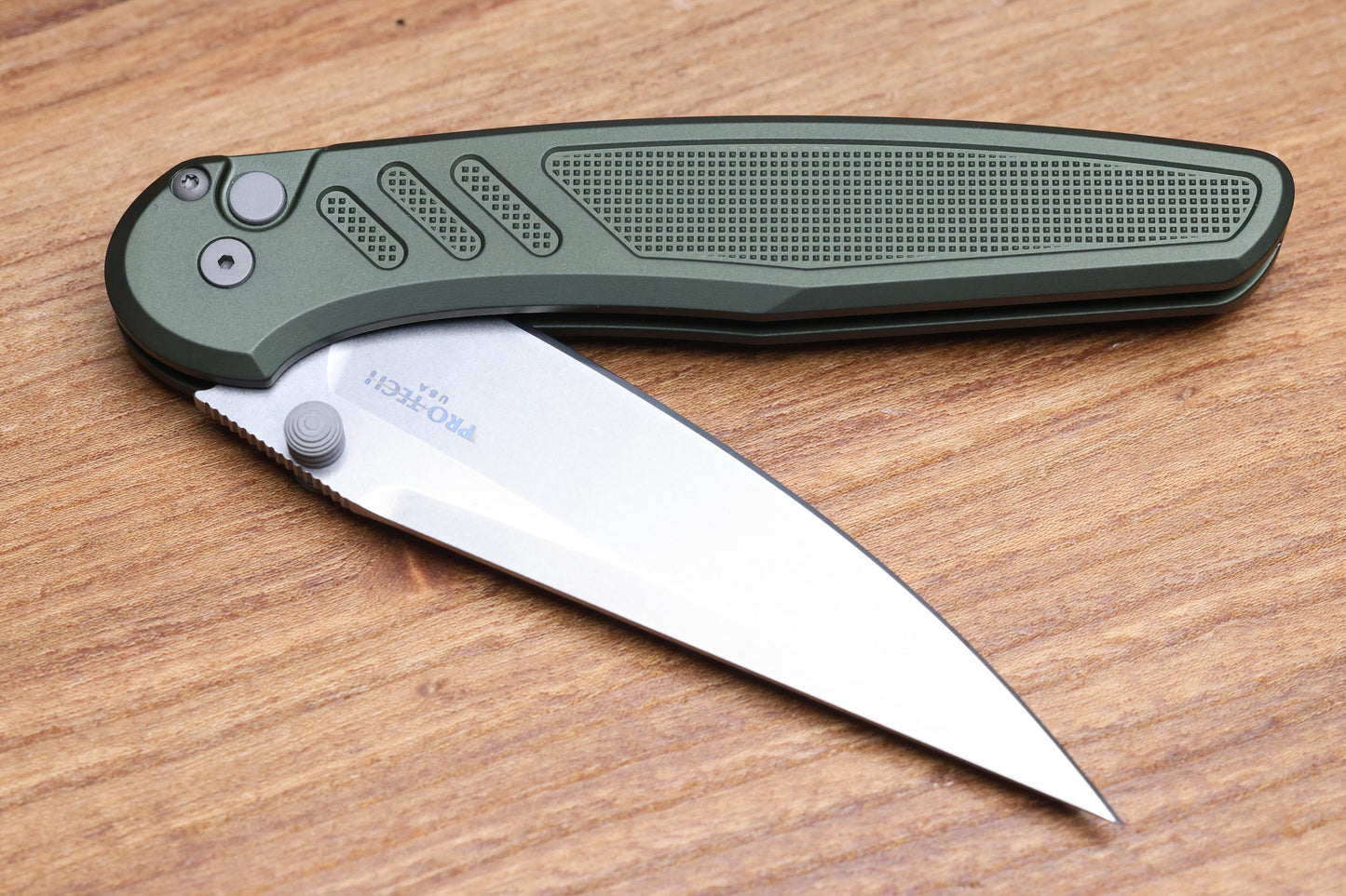 PRO-TECH AVALON PEACE NEIGHBOR W/ KNURLED GREEN ALUMINUM HANDLE & MAGNACUT PN1101-GREEN