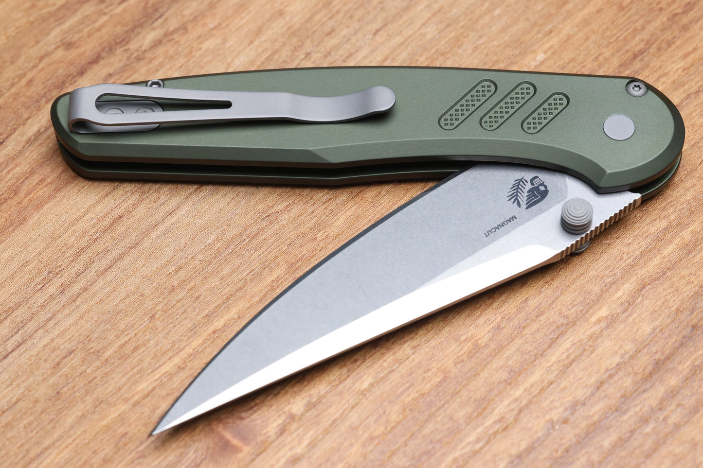 PRO-TECH AVALON PEACE NEIGHBOR W/ KNURLED GREEN ALUMINUM HANDLE & MAGNACUT PN1101-GREEN