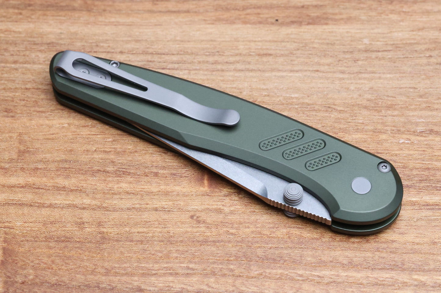 PRO-TECH AVALON PEACE NEIGHBOR W/ KNURLED GREEN ALUMINUM HANDLE & MAGNACUT PN1101-GREEN