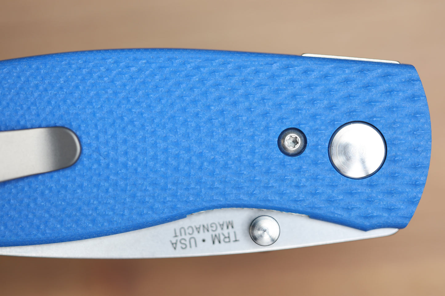 THREE RIVERS MANUFACTURING NEUTRON 2 LIZARD SKIN ROYAL BLUE G10 MAGNACUT BLADE