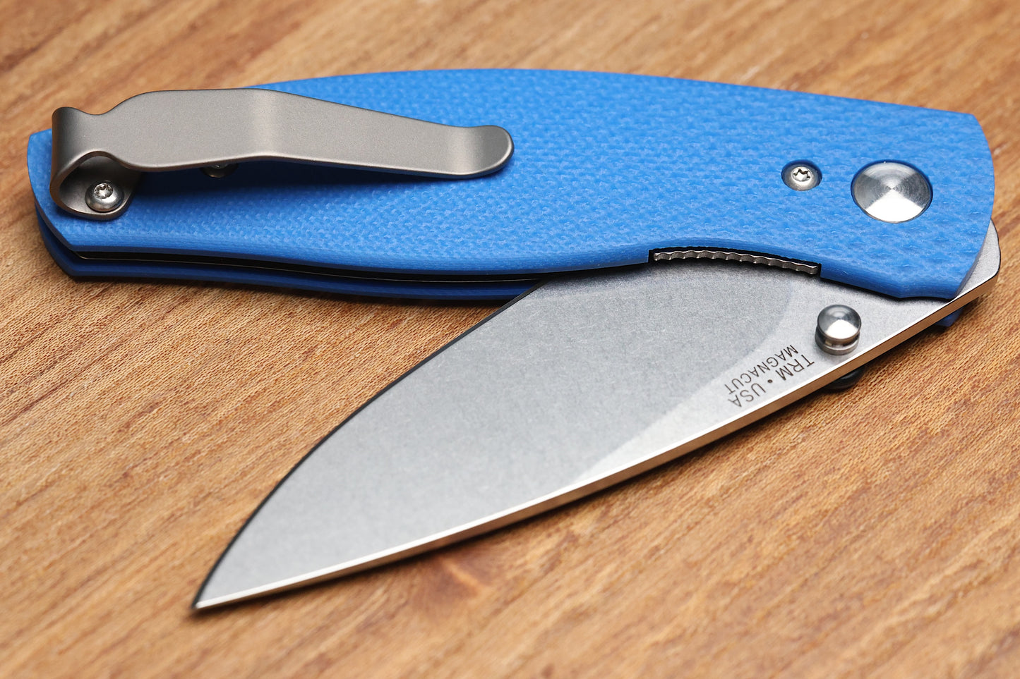 THREE RIVERS MANUFACTURING NEUTRON 2 LIZARD SKIN ROYAL BLUE G10 MAGNACUT BLADE