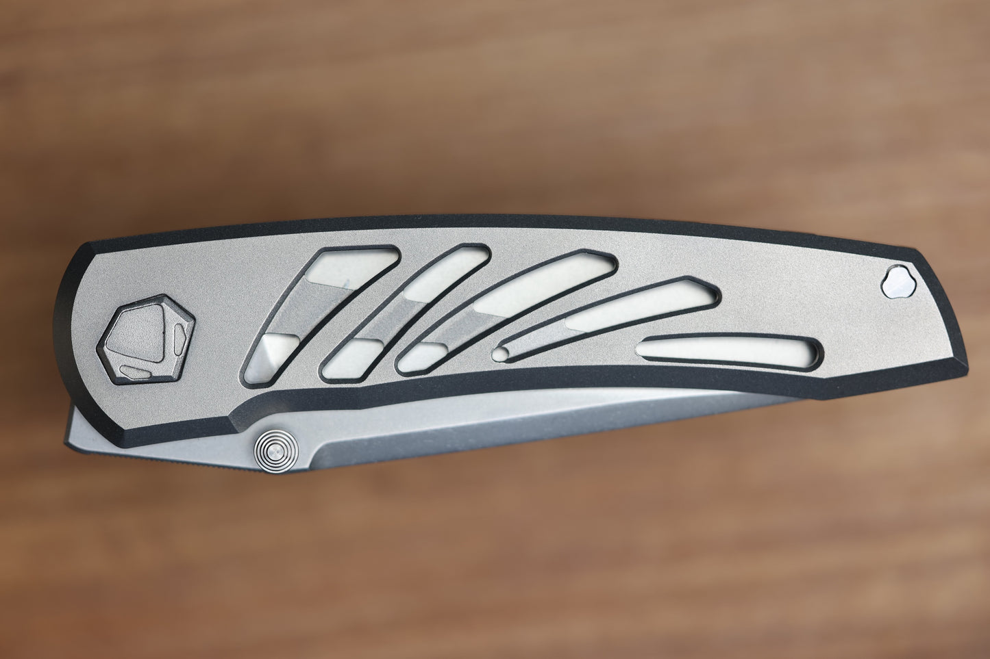 SHARKNIVCO WAKA V4.9 GILLS TITANIUM FRAME LOCK RWL34 POLISHED STONEWASH