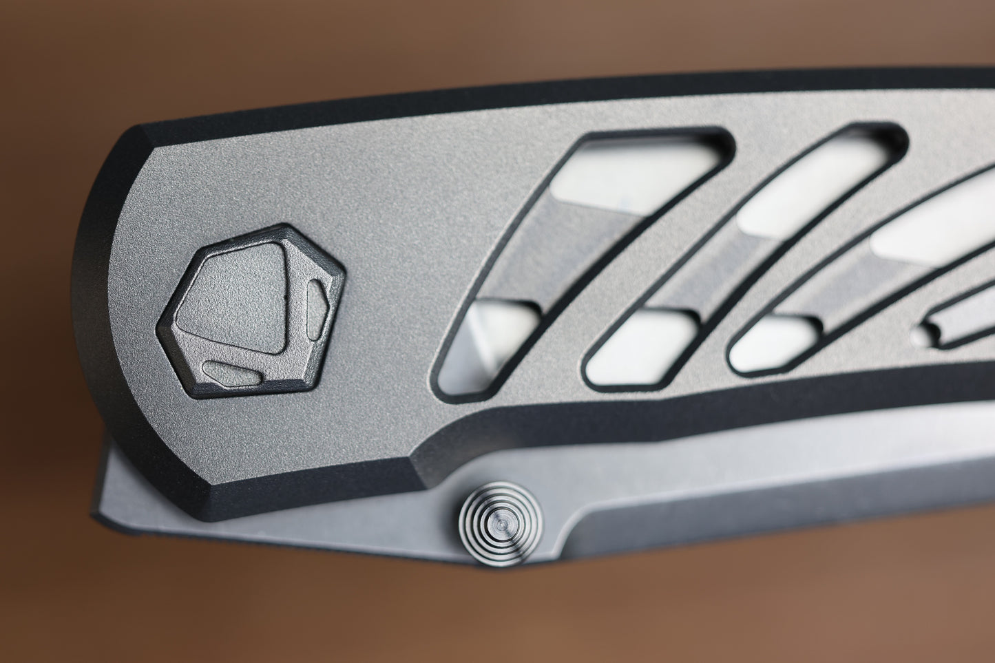 SHARKNIVCO WAKA V4.9 GILLS TITANIUM FRAME LOCK RWL34 POLISHED STONEWASH
