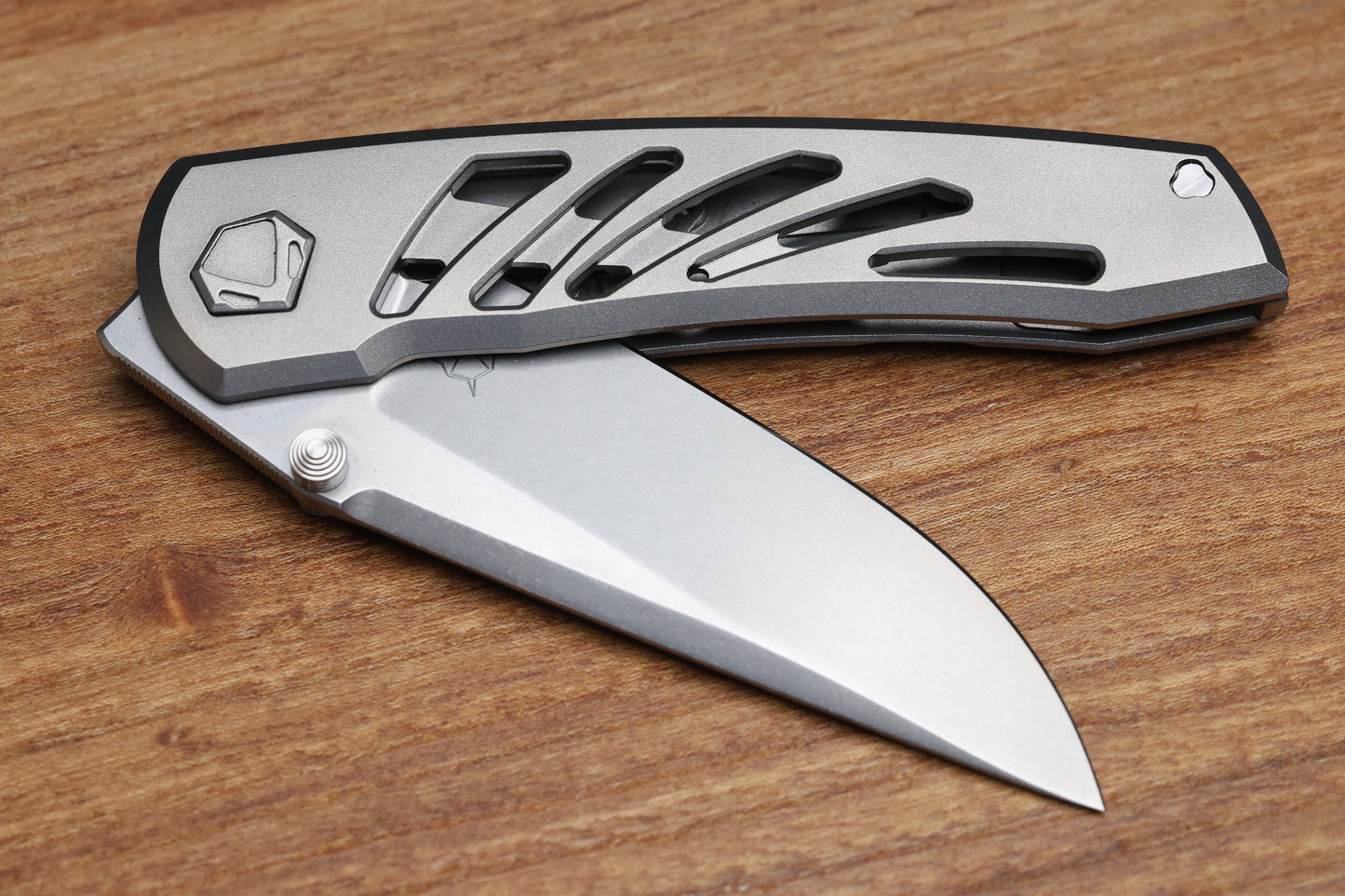 SHARKNIVCO WAKA V4.9 GILLS TITANIUM FRAME LOCK RWL34 POLISHED STONEWASH