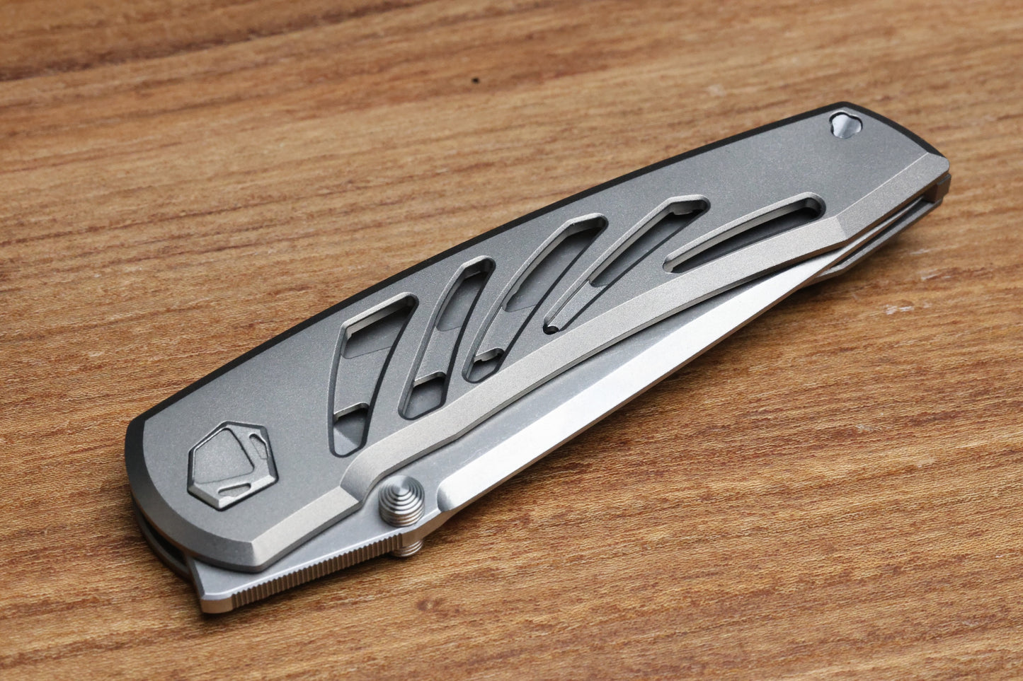 SHARKNIVCO WAKA V4.9 GILLS TITANIUM FRAME LOCK RWL34 POLISHED STONEWASH
